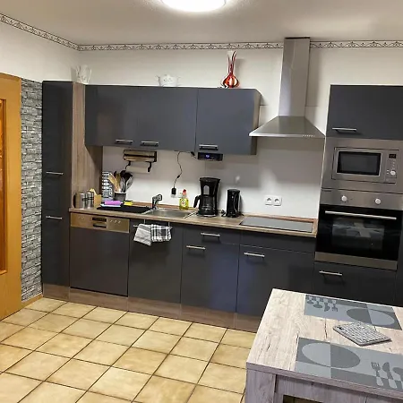 Queen De Luxe 加爾米施-帕滕基興